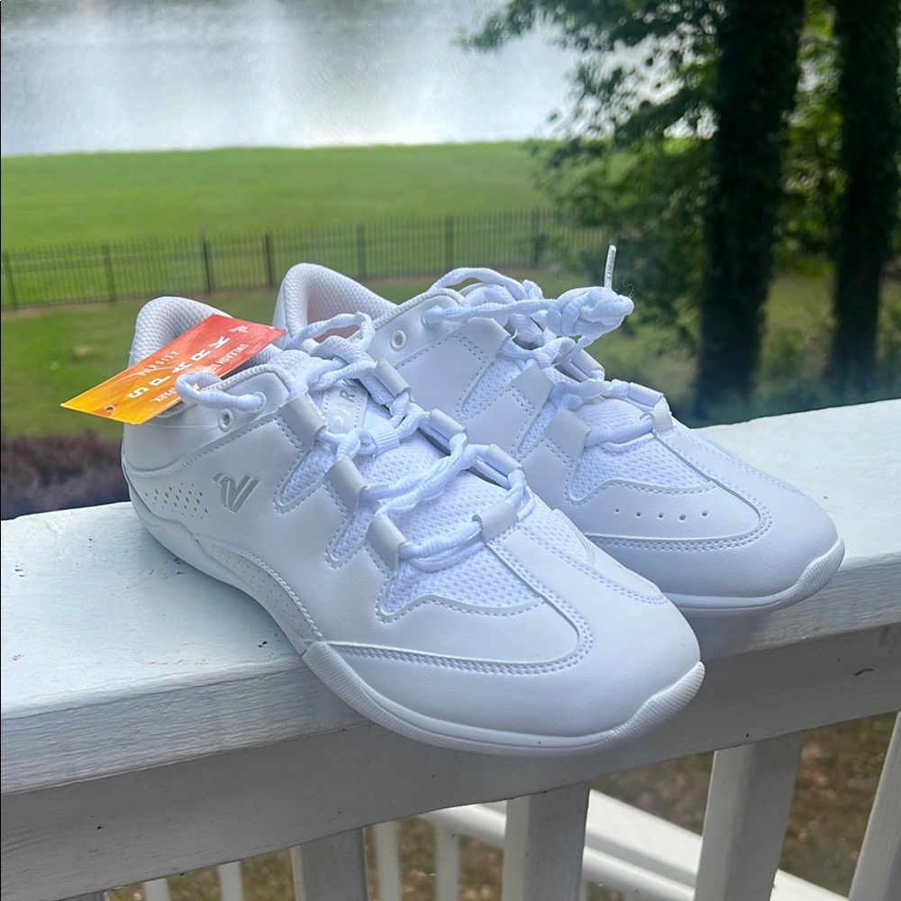 SOLD Varsity Spark cheerleading shoes New size 9.5